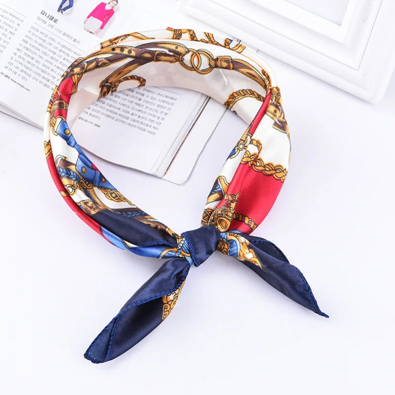 Moda görgü kuralları 50*50cm Yüksek Kaliteli Eşarp Kadın Küçük Yumuşak Kareler Dekoratif başörtüsü Şerit Baskı Fular Boyun Wrap