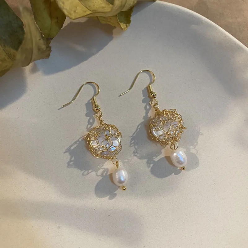 Hongye Vintage Natural Freshwater Pearls Drop Earrings for Women Elegant Party Handmade Wound Metal Dangle Brincos Jewelry 2021