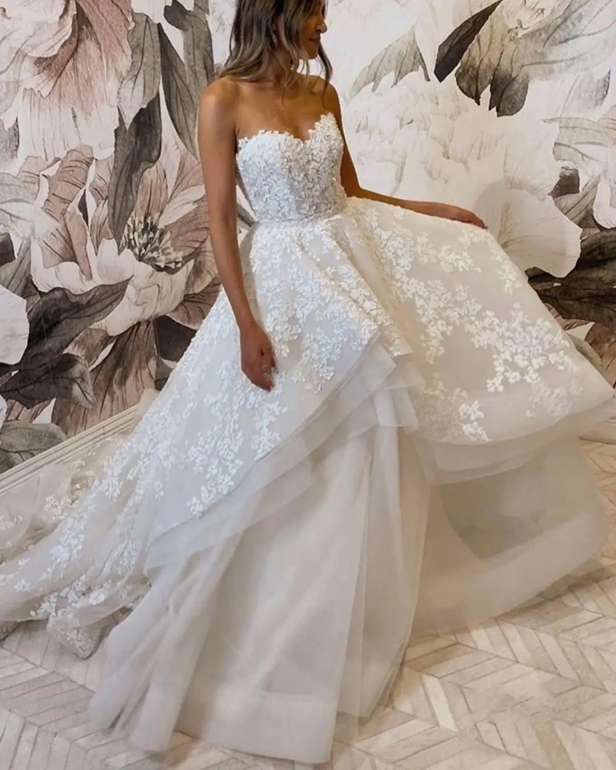 Vestido de novia de encaje con volantes, cola de Organza, escote Corazón, Espalda descubierta, 2020