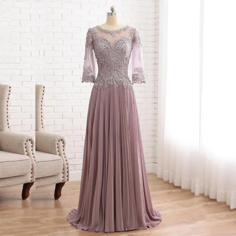 

2022 Charming Dusty Rose Lace Jewel Neck Mother of the Bride Dresses With Three Quarter Sleeves Wedding Party Gowns Appliqued