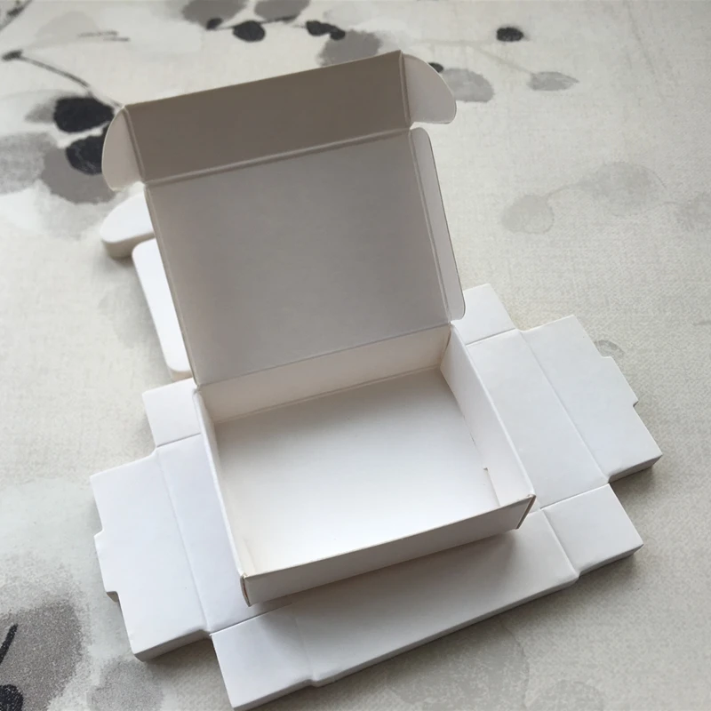 

White Gift Box for Festival Party, Corrugated Box, Storage Display Carton, Supports Customized T-shirt Wig Packaging Craft Box