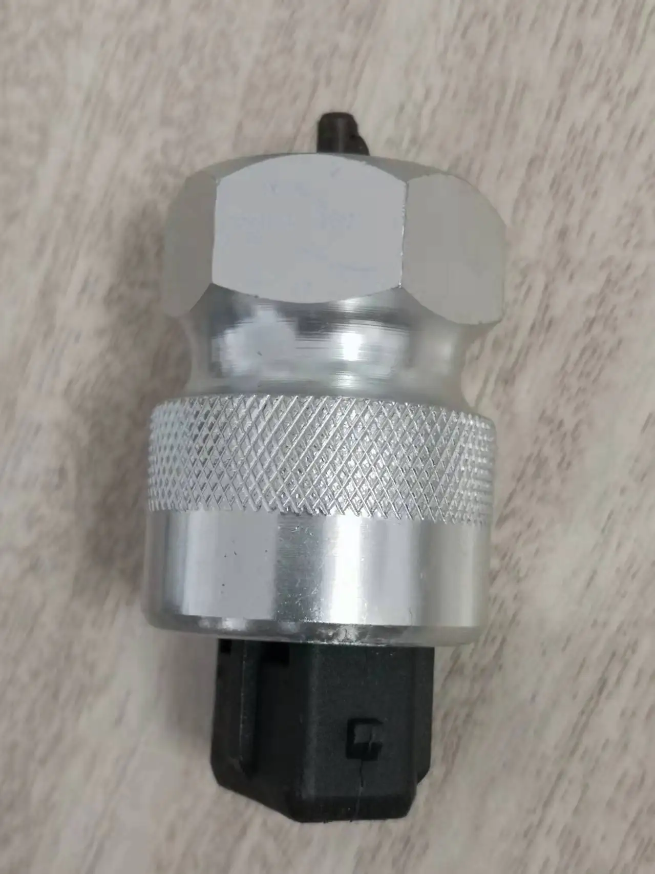 Sensor de velocidad del odómetro de alta calidad para camión ligero Dongfeng DFAC FAW China 3836BB01-010 Φ4 8P/r