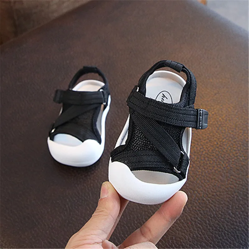 Zapatos informales antideslizantes para niños y niñas, zapatillas transpirables de alta calidad, anticolisión, para playa, verano, 2020