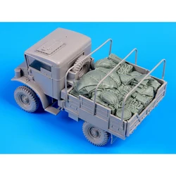 Resin Figure length 6cm width 5.5cm height 2.3cm bag  (NO CAR ) Model Unassambled Unpainted  Figure Building Kit