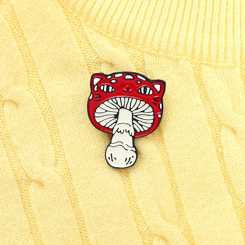 Creative New Product Mini Red Mushroom Cartoon Brooch Fashion Alloy Paint Frog Smiley Face Mushroom Badge Backpack Accessories