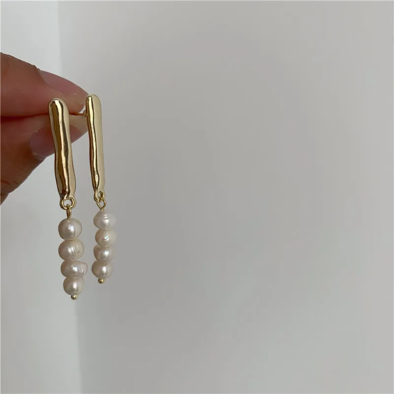 

Baroque Metal Freshwater Pearl Earrings South Korea's Temperament Sweet Vintage Fashion Stud Earrings Woman Wedding Accessories