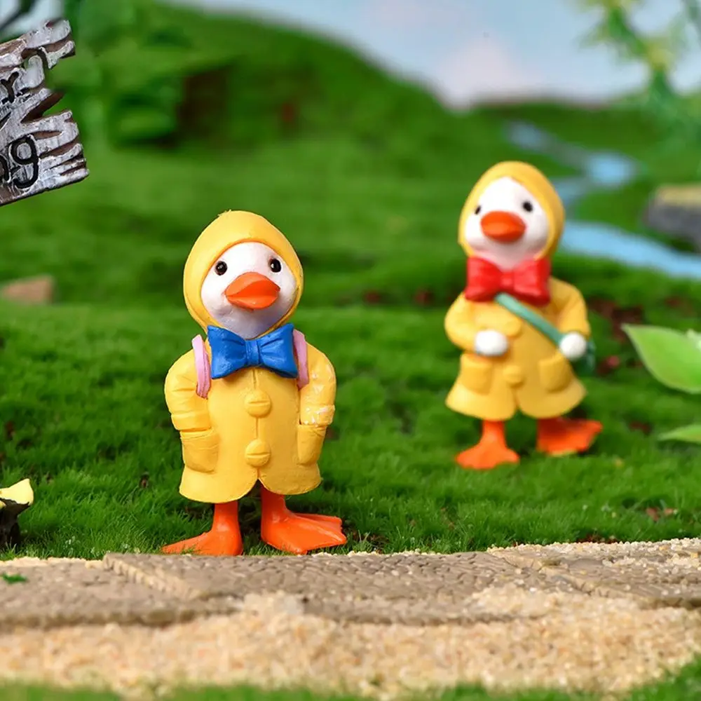 4 sztuk/zestaw parasol płaszcz przeciwdeszczowy Cute Cartoon kaczka miniaturowa figurka ozdoby żółte kaczki figurka dla miniaturowy wystrój ogrodu