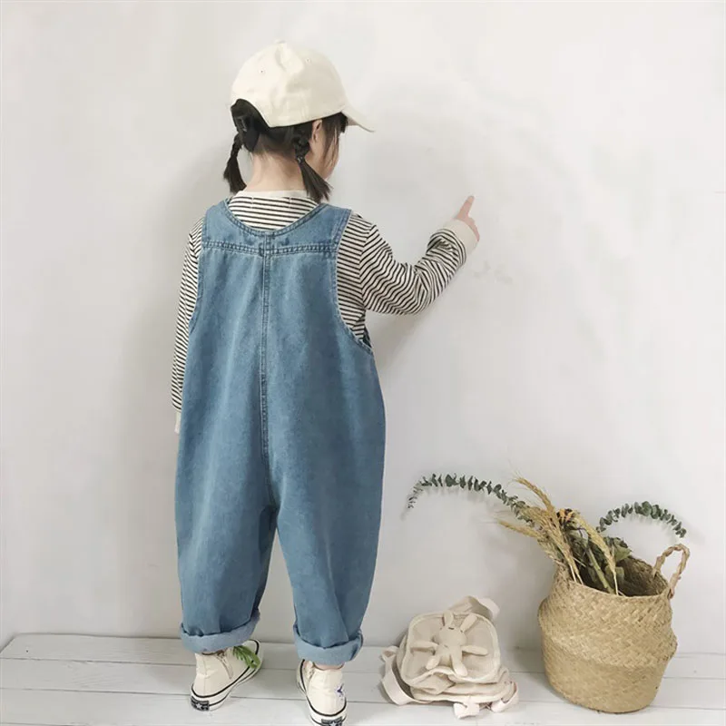 Koreańska wersja 2024 wiosennych i jesiennych modeli chłopców i dziewcząt Baby Casual Denim Overalls Jumpsuit Jeans