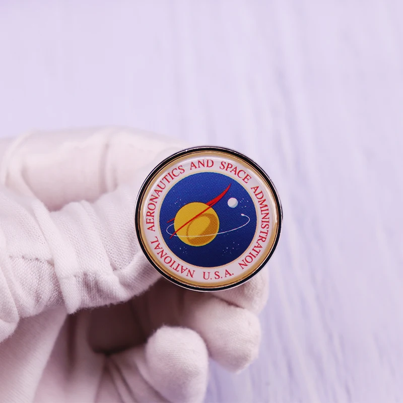 USA National Aeronautics and Space Administration Pin Button Badge