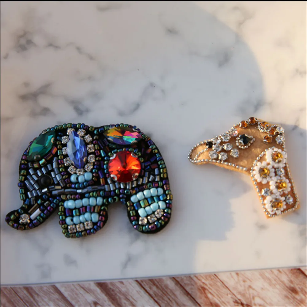 MAXSIN FUN 1PC High Quality Elephant Giraffe Applique Hand-beaded Crystal Animal Patch Sew On Clothes Accessories Decoration DIY