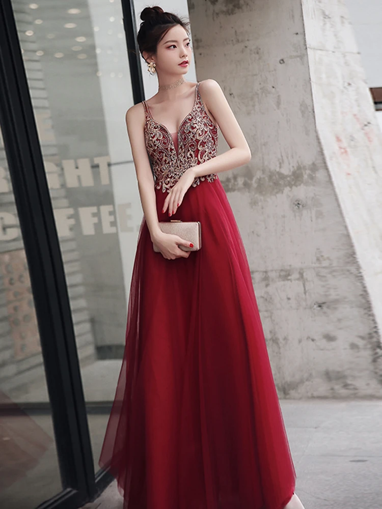 

Female Wine Red Evening Dress 2020 New Sexy Spaghetti Strap V-neck Formal Dress Appliques Gold a Line Prom Dresses Haute Couture