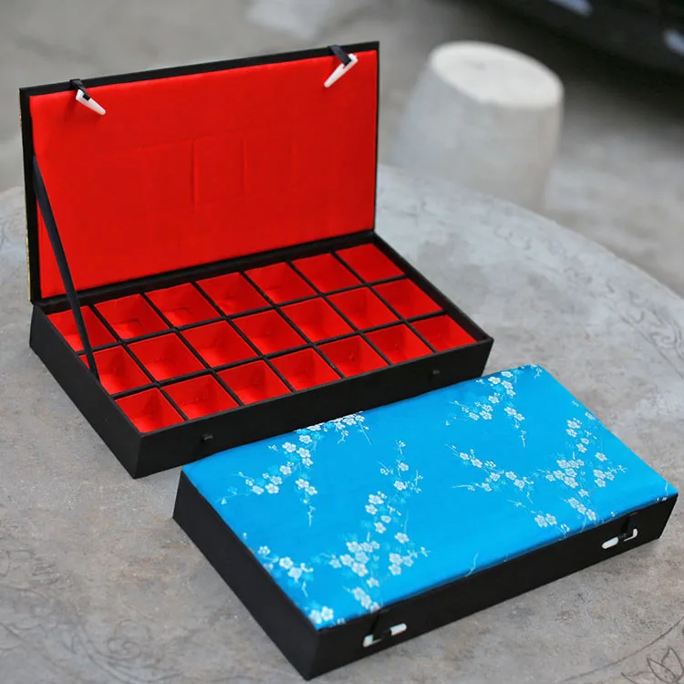 

Деревянная шкатулка для хранения ювелирных изделий, декоративный бокс с 21 ячейкой, подвеска для колец и сережек из китайской шелковой парчи