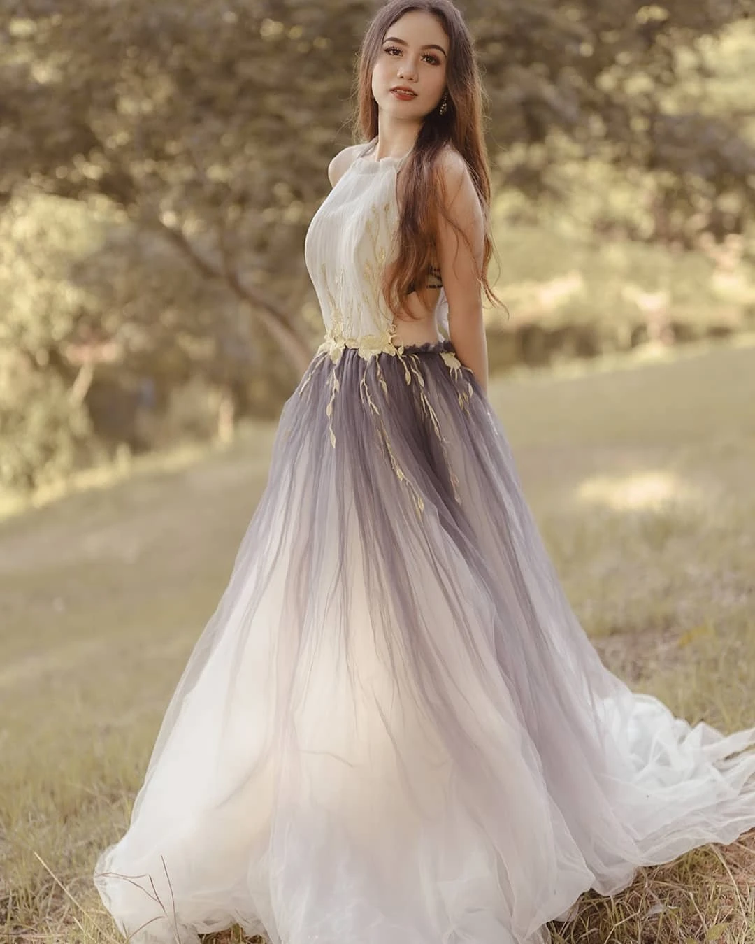 Precioso vestido de graduación con cuello Halter, Espalda descubierta, apliques en capas de tul, línea A, tren de barrido, Vintage, vestido Pegeant para Sesión de fotos, hecho a medida