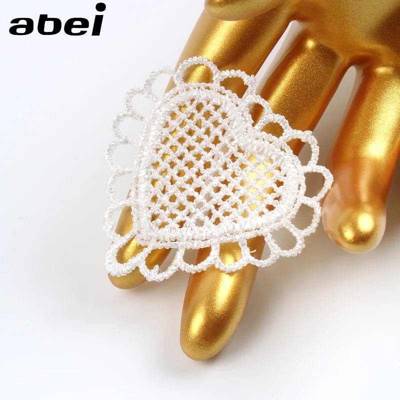 20pcs Embroiderd White Heart Appliques Handmade Wedding Party Dress Trims DIY Clothing Accessories