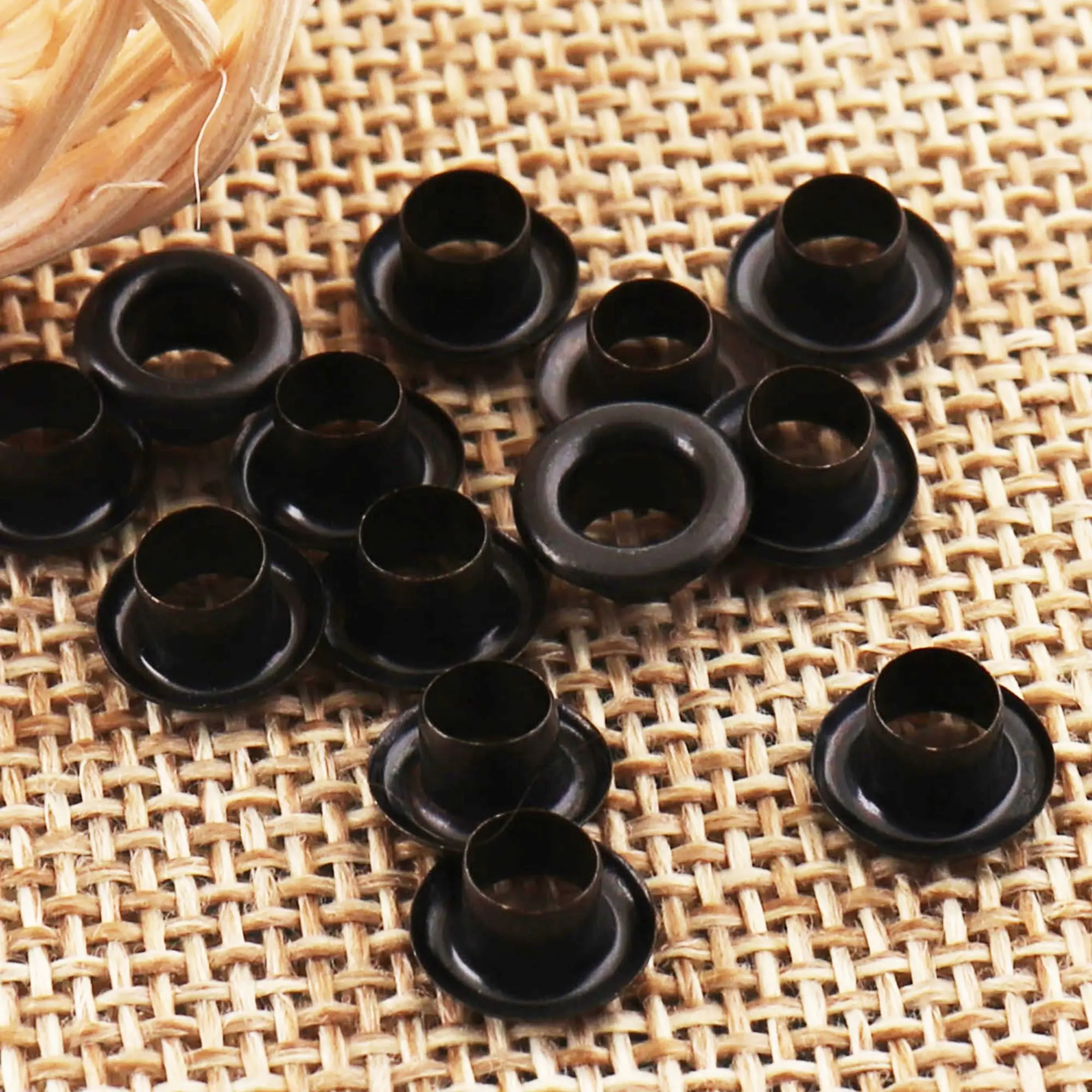 200 Pcs Black Metal Eyelets Grommets With Washers Metal Eyelets for Tags Eyelets Tunnels Leather Eyelets