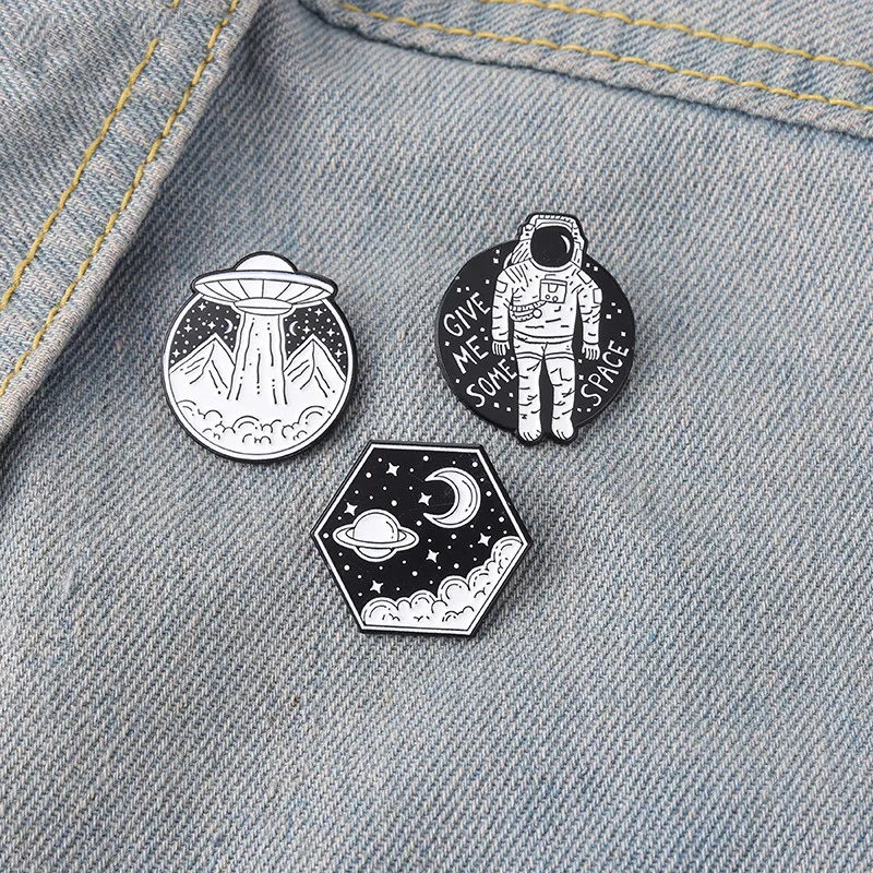 Universe Adventure Astronaut UFO Enamel Lapel Pins Badges Cartoon Planets Brooches Pin Jewelry Gifts for Space Lover Wholesale