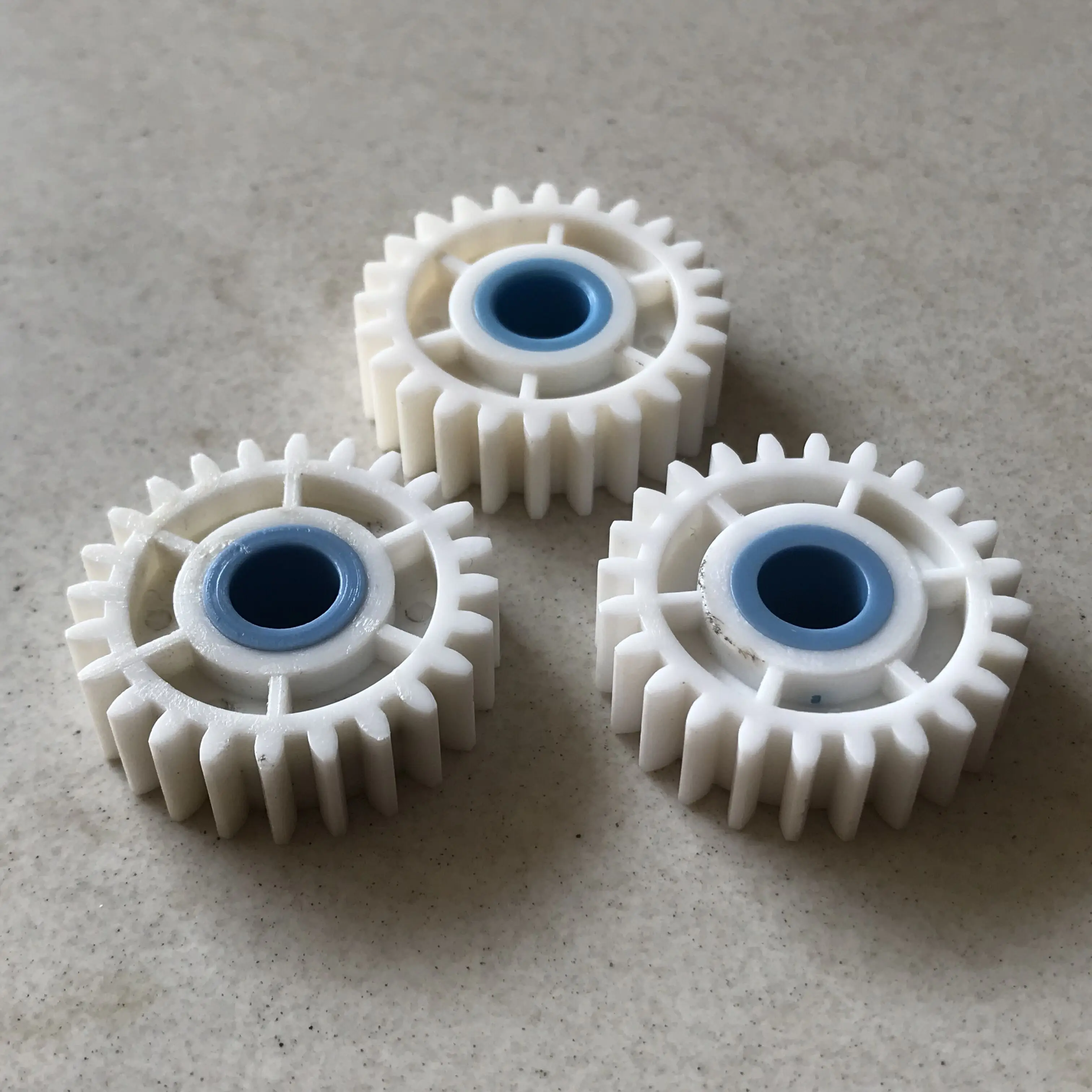 (3 sztuki/lot) FUJI GEAR SPUR (550) Z NIEBIESKĄ TULEJĄ 24.T.O. 327C 1061821    327C 1061821 B dla minilabu Frontier