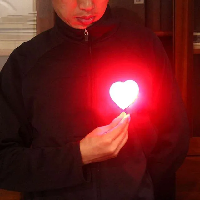 Heart Light (Red Color) Magic Tricks Appearing Lighting Stage Close Up Party Gimmick Props Lovely Comedy Accessories G8116