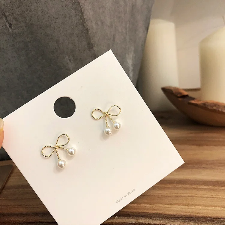 

South Korea's East Gate Women small delicate metal bow pearl earrings cold wind earrings trendy 202