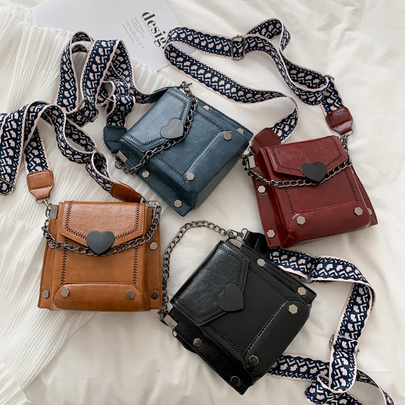 2020 Women Messenger Bag Wide Shoulder Strap Chain Design Fashion Shoulder Square Flap Bag Crossbody Bags for Women Heart