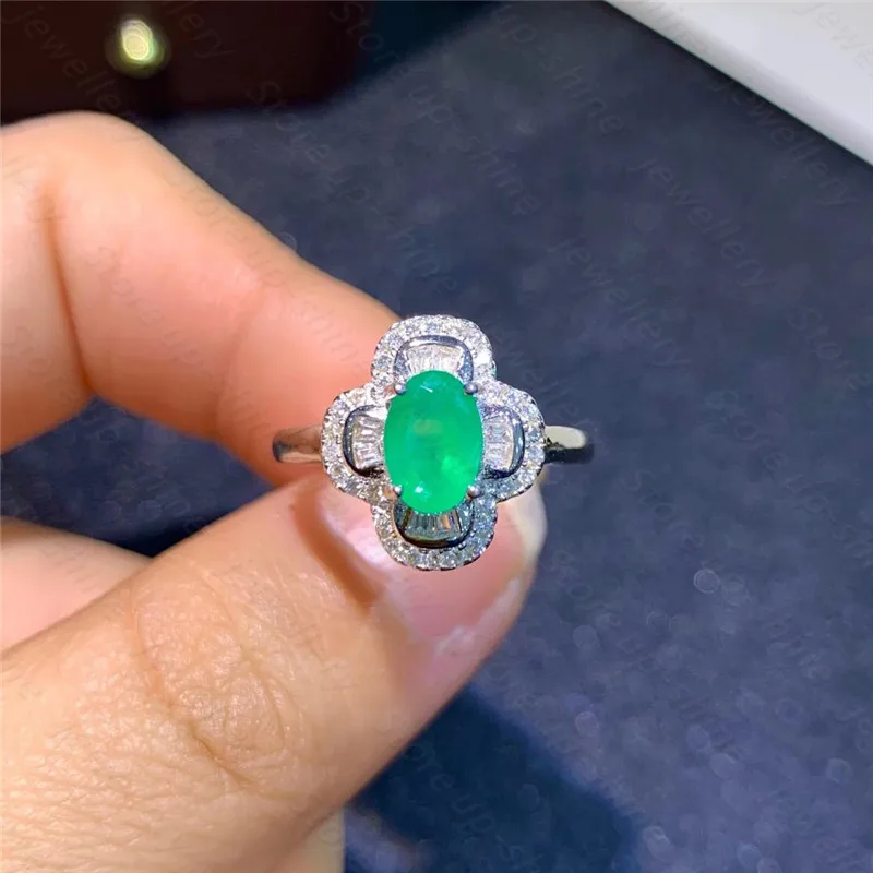 

Women's new ring natural emerald ring 925 silver simple design fresh and lovely style