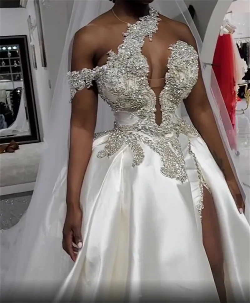 Vestido de noiva sexy de cetim com espessura alta, vestido de casamento sensual com um ombro