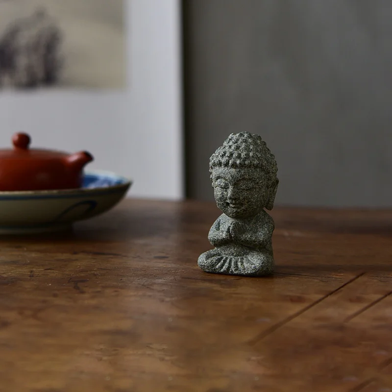 Mini Buddha-Statue aus Naturstein, handgeschnitzte Meditationsfigur, orientalische Zen-Heimdekoration, Geschenk für die spirituelle Kultur des Ostens, 8 cm – Detail 10