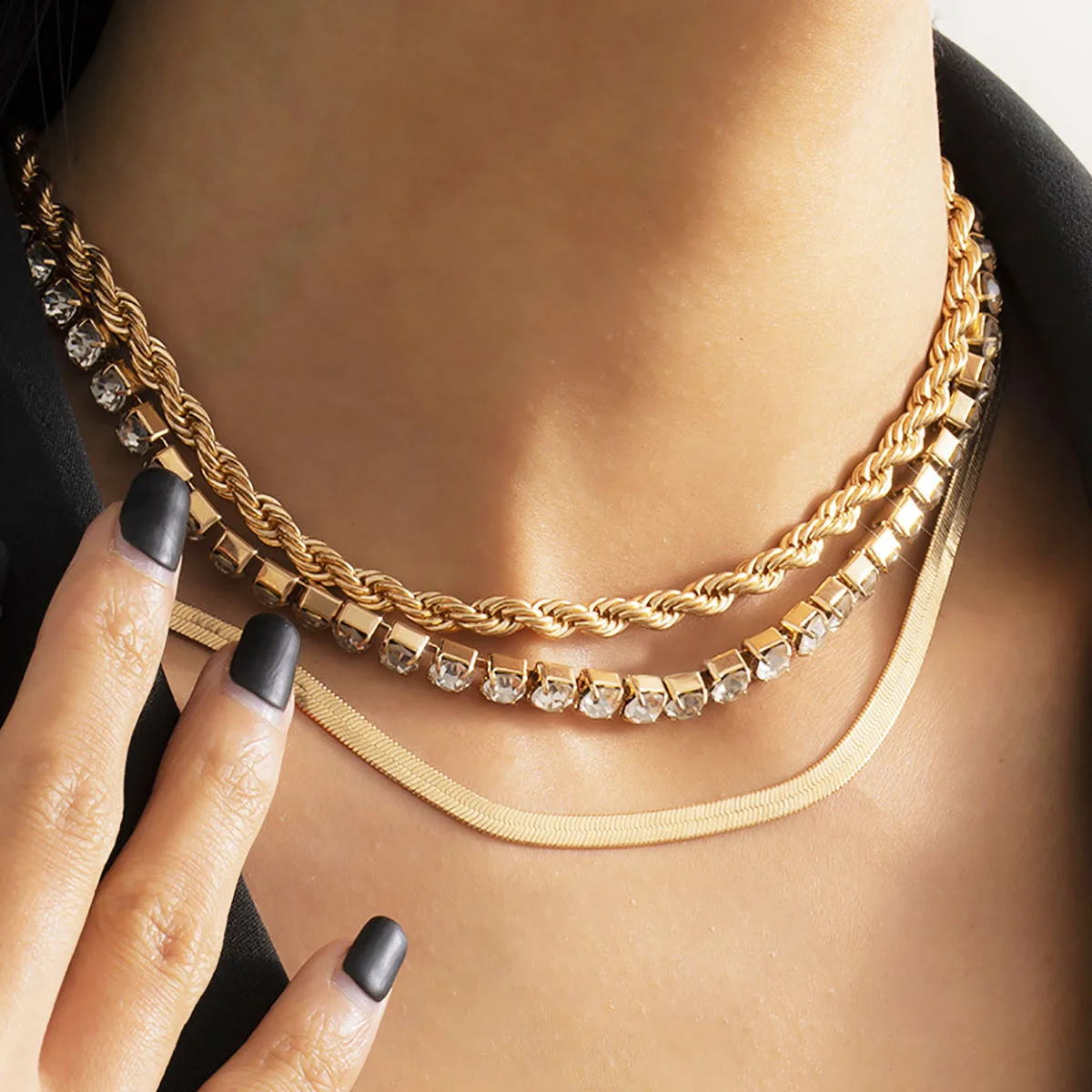 

Boho Multilayer Gold Color Metal Snake Chain Shiny Rhinestone Necklace Women's Twisted Crystal Necklaces Girls Fashion Jewelry