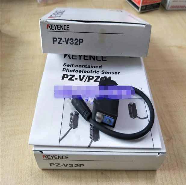 

New Keyence PZ-V32P Sensor in box