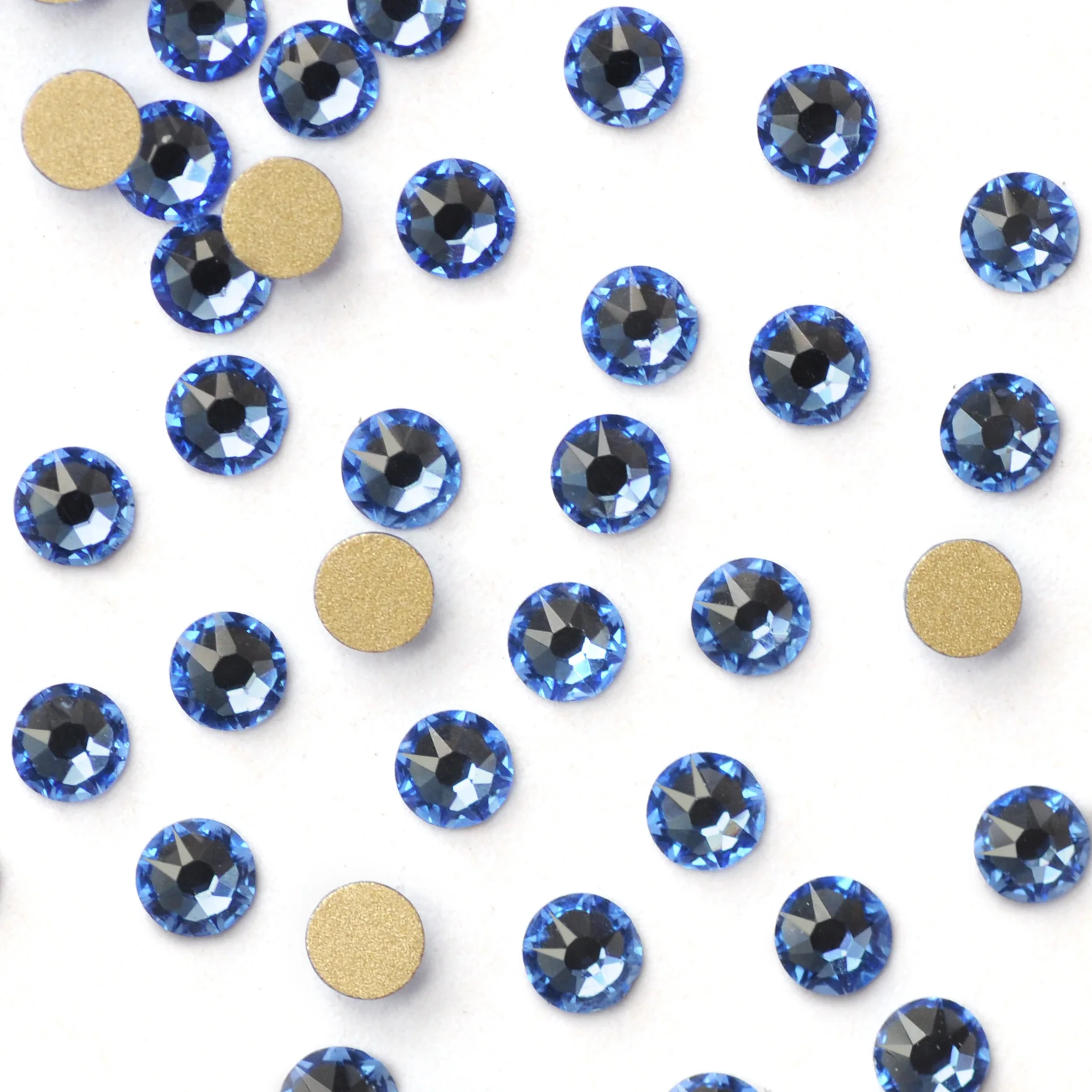 Hellblaues Kristall-Strass-Set, nicht heißklebend, 8 große und 8 kleine Strasssteine für DIY-Nagelkunst, Kleidung und Handwerk – Detail 3