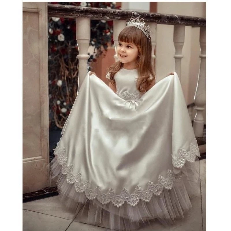 

2021 Wedding Flower Girls' Dresses with Bow Lace Applique Long Floor Princess Party Formal Gowns Short Sleeves Communion Wears