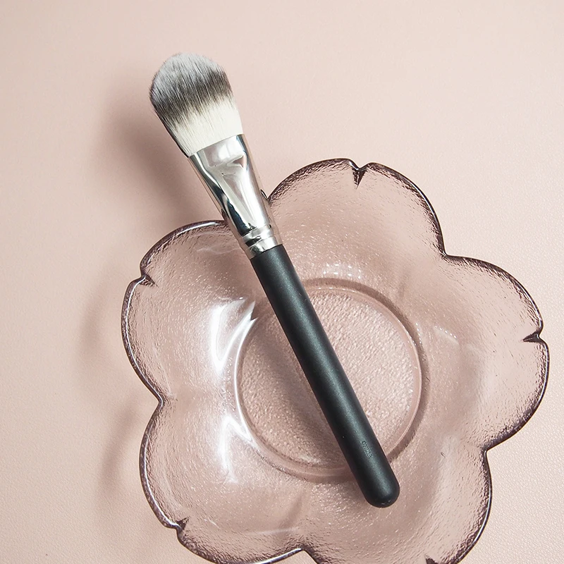 M127 Dual-Fibre Goat Hair and Synthetic Hair Soft Tongue Shape Precise Blusher Brush Highlighter Sculpting Makeup Brush