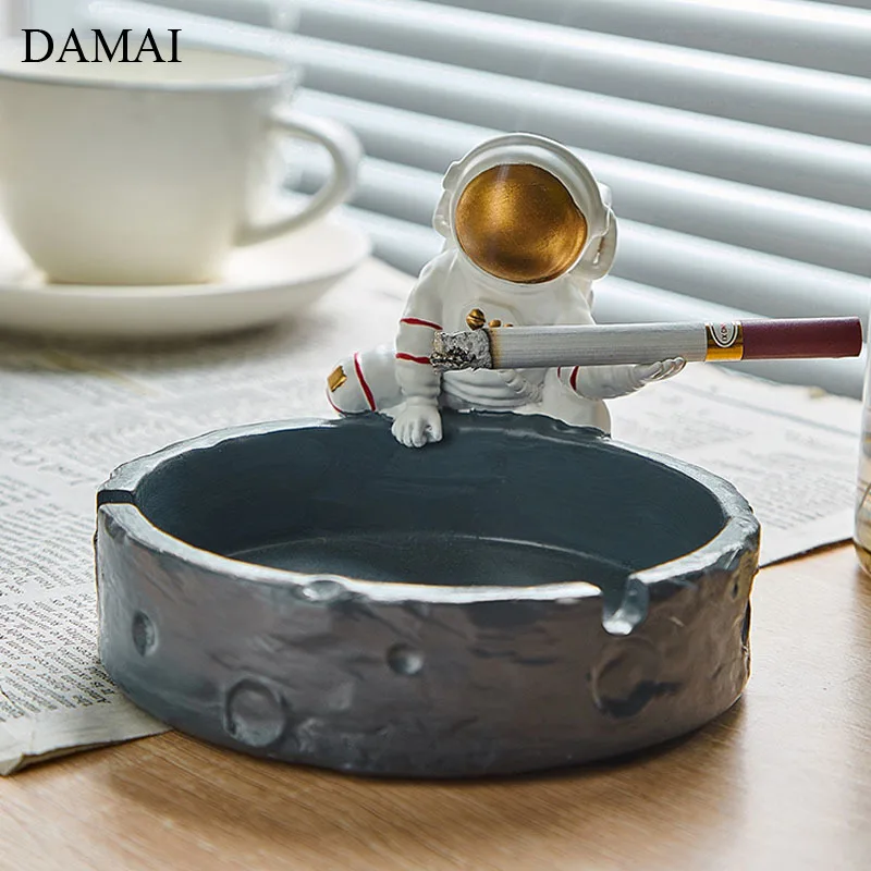 Astronaut Decorative Resin Ashtray Nordic Cigar Ashtrays Desktop Funny Ash Tray Gifts for Boyfriend Home Decoration Ornaments