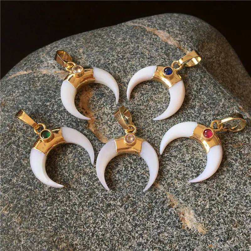 

FUWO Wholesale 20mm Natural Shell Crescent Pendant,Golden Plated Small Horns Accessories ForJewelry Making 5Pcs/Lot PD605