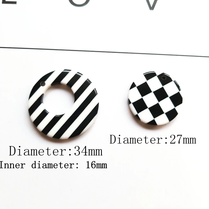 Acetate acrylic plate Korean temperament simple hand-made round black and white plaid earrings jewelry DIY material accessories