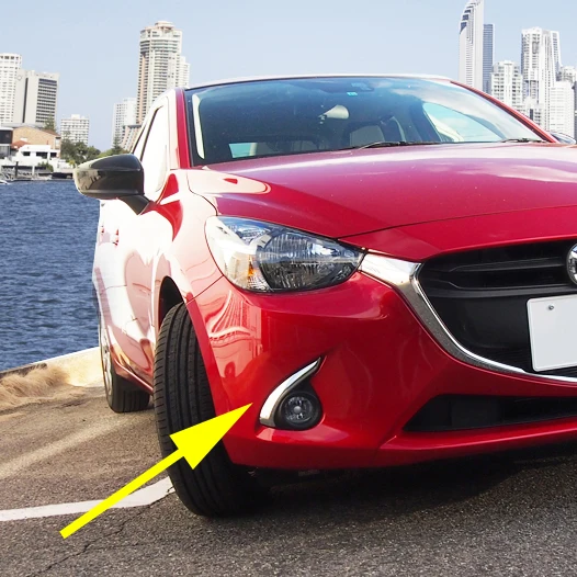 Chrome przednie światło przeciwmgielne obudowa stylizacyjna do 2015 2016 Mazda2 DJ DL Foglight tapicerka brwi Sedan Hatchback akcesoria