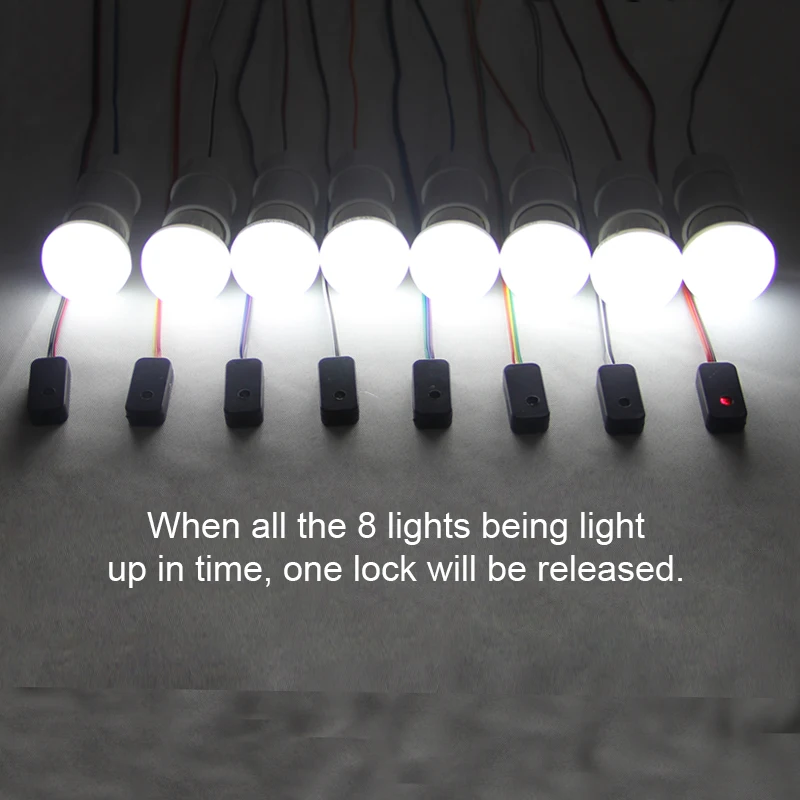 إضاءة دعامة مستشعر ضوء غرفة الهروب في الوقت المناسب تضيء جميع الأضواء قبل أن يكون هناك من أي منهم يفتح دعامة المغامر #6