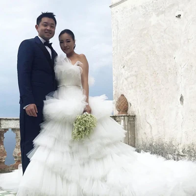 Novo extra inchado branco em camadas plissado tull vestido de casamento das mulheres vestidos longos sem alças com trem vestido de baile de noite personalizado