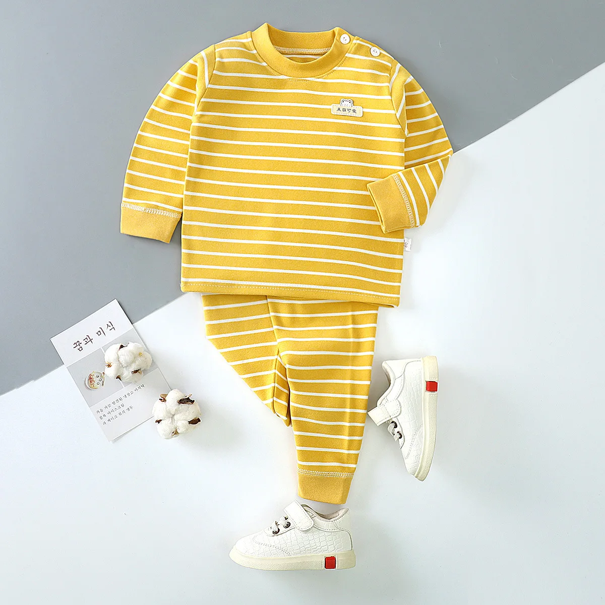 Conjunto de pijama a rayas para niños y niñas, camiseta de manga larga con cuello redondo y pantalones, ropa de dormir cálida para otoño, novedad de