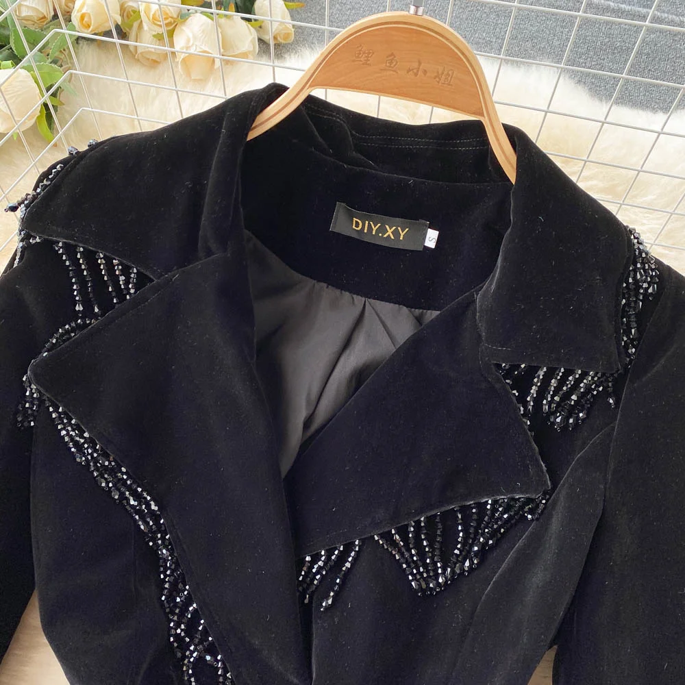 Jesienno-zimowa damska czarna aksamitna sukienka w stylu Vintage Bling Tassel karbowany kołnierzyk płaszcz wierzchni wykop Party Maxi sukienka