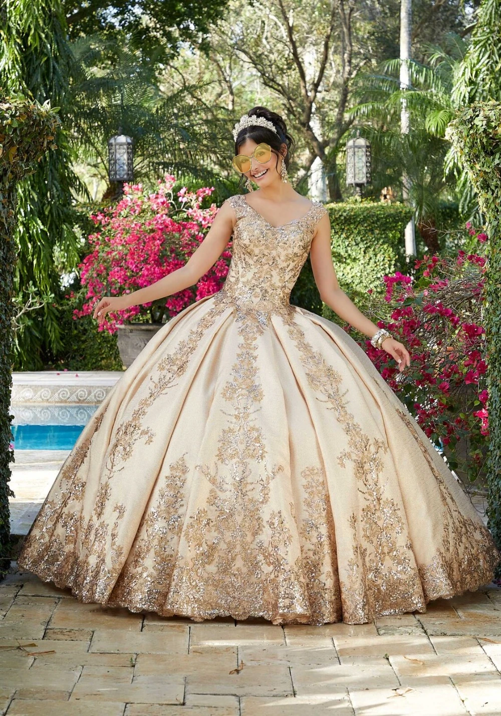 فستان Quinceanera مزين بالترتر باللون الذهبي لحفلات التخرج 15 ثوب Debutante بوهيميا الأميرة الساتان الكرة ثوب Vestidos De 15