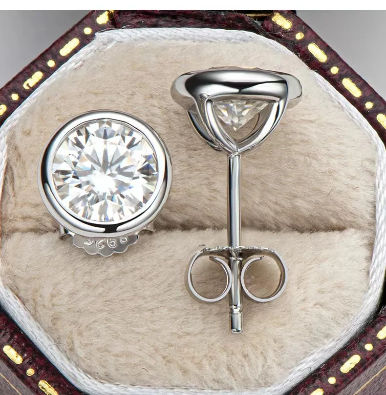 

Серьги-гвоздики женские из серебра 0,5 пробы с муассанитом