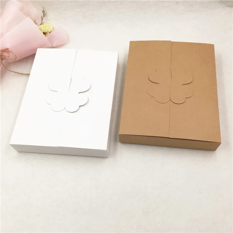 50Pcs/Lot Vintage Style Four-leaf Clover Shaped Kraft Paper Boxes For Western Festival Candy Packaging Cardboard Container Boxes