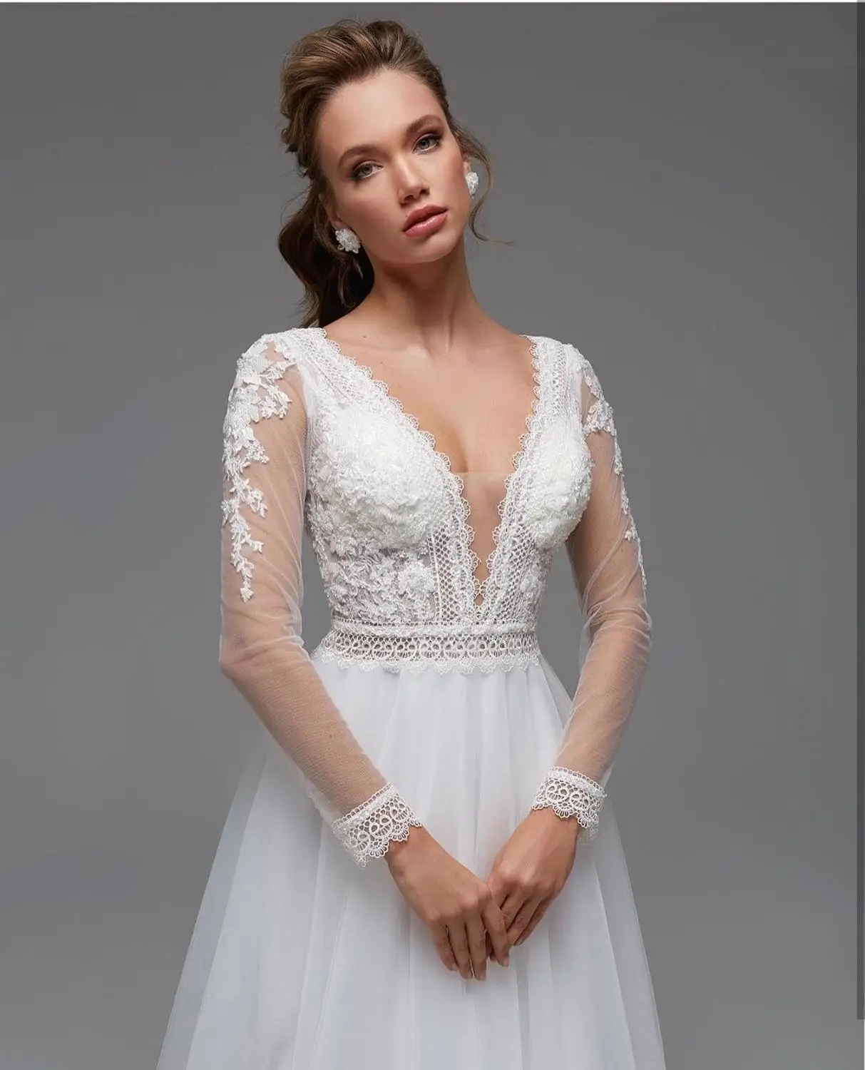 Abito da sposa splendida A-Line scollo a v profondo Appliques di pizzo illusione Tulle lunghezza del pavimento Sweep Train abiti da sposa formali su misura