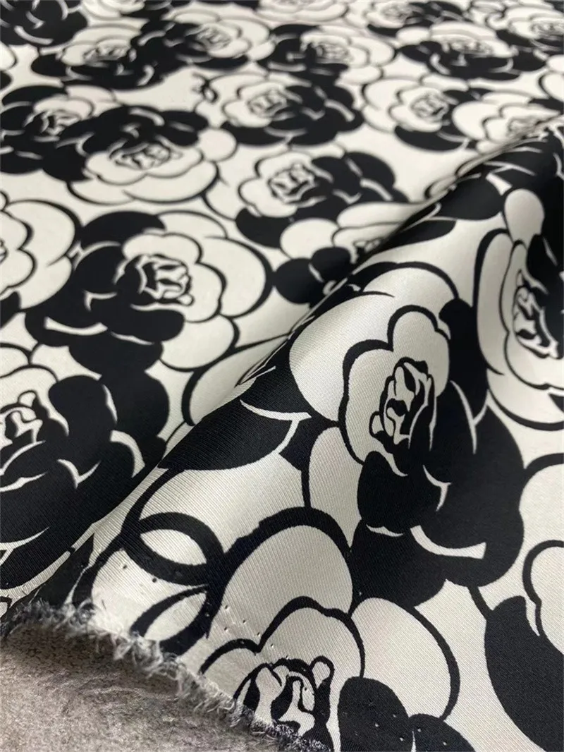 Explosive Fashion Fabric Black and White Camellia Print Twill Stretch Silk Fabric High-end Dress Shirt Sewing Handmade Div Woven