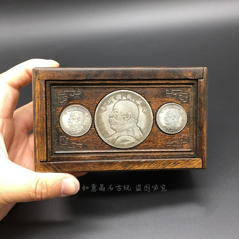 

Exquisite antique and old mosaic silver yuan. yuan datou jewelry wooden box(Silver dollar pattern is given randomly)