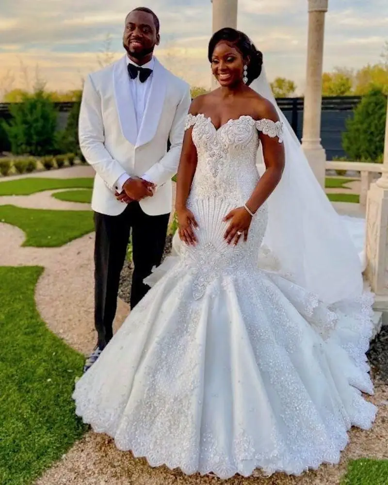 

Sparkly Sweetheart Off the Shoulder Garden African Wedding Dresses with Crystals and Beads Sweep Train Sexy Backless Bridal Gown