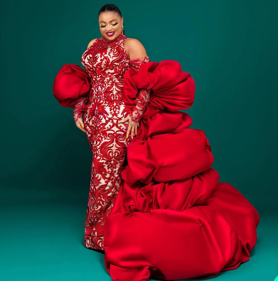 Unikalna konstrukcja Suknie wieczorowe Koronkowe aplikacje Z długim rękawem Party Wear Sukienka na studniówkę Suknia wizytowa z odpinanym trenem