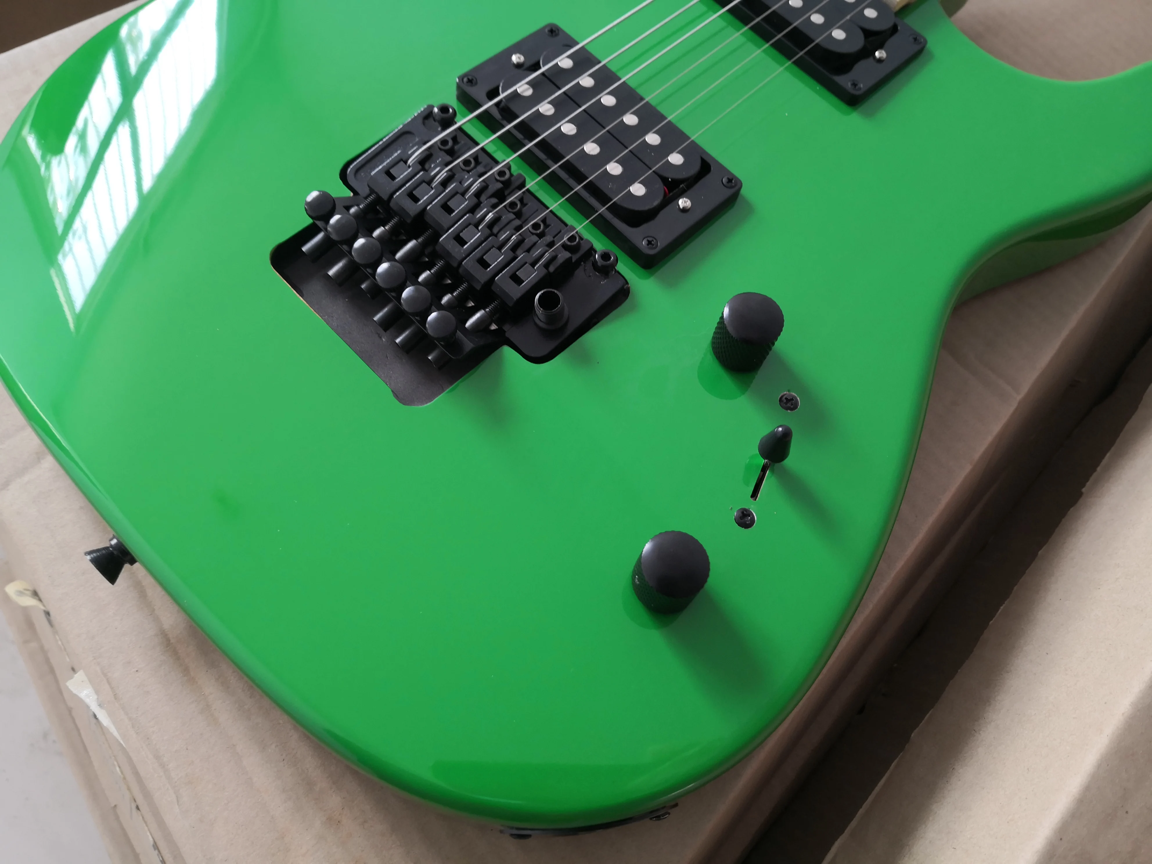 custom 6 string  guitar,green guitar,basswood body,maple neck,tremolo bridge,HH pickups,black button,