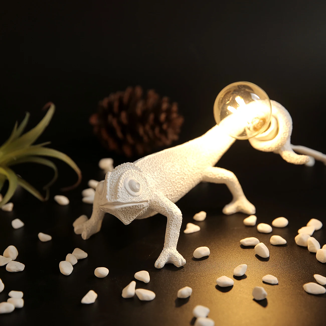 Imagem -02 - Lagarto Luz da Noite Nordic Led Resina Animal Camaleão Candeeiro de Mesa Quarto Lâmpada Cabeceira Sala Estar Deco Iluminação Luminária